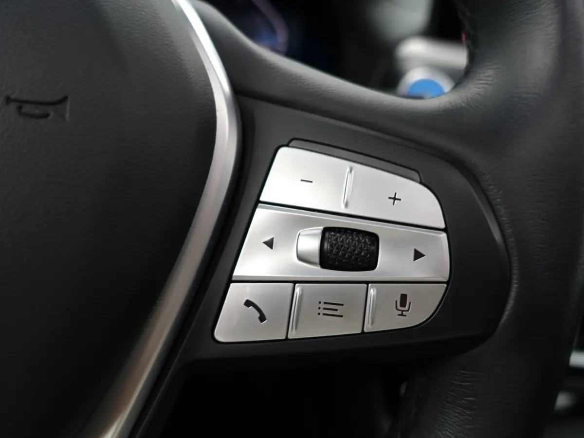 High Executive 80 kWh M Sport Aut- SOH 97%, Panoramadak, Harman Kardon, Head Up, Memory, CarPlay, Sfeerverlichting, 360 Camera