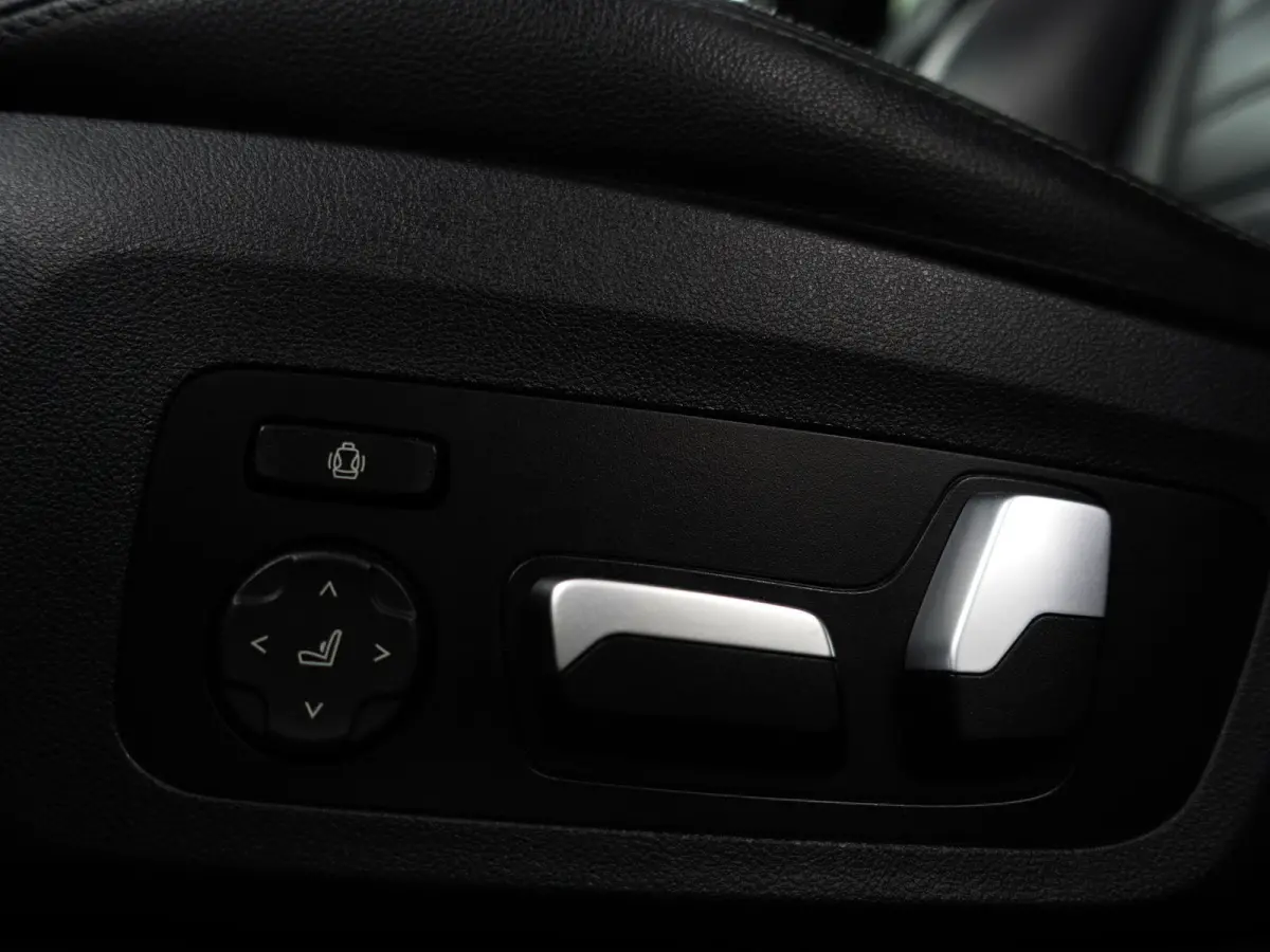 High Executive 80 kWh M Sport Aut- SOH 97%, Panoramadak, Harman Kardon, Head Up, Memory, CarPlay, Sfeerverlichting, 360 Camera