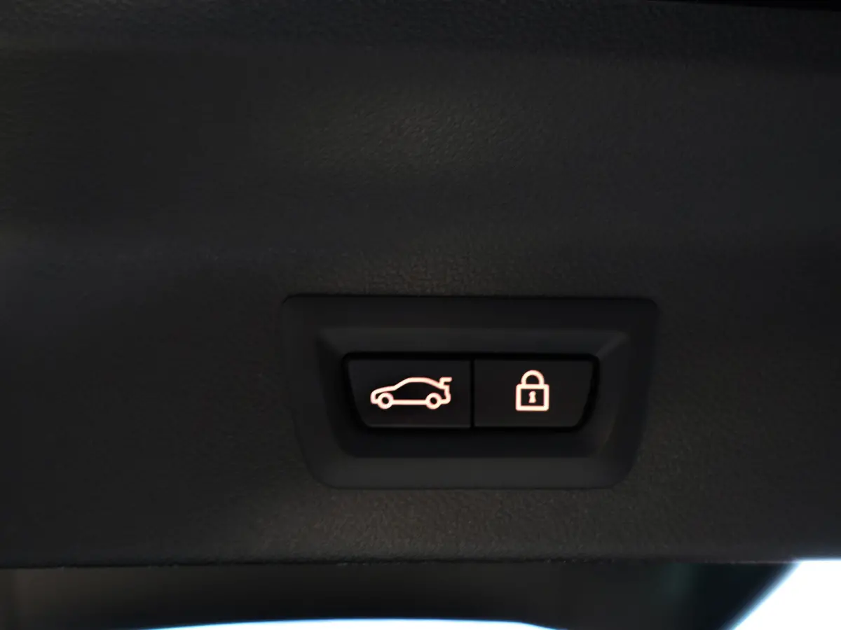 High Executive 80 kWh M Sport Aut- SOH 97%, Panoramadak, Harman Kardon, Head Up, Memory, CarPlay, Sfeerverlichting, 360 Camera