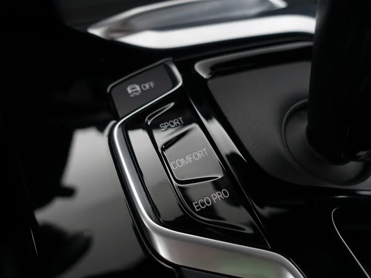 High Executive 80 kWh M Sport Aut- SOH 97%, Panoramadak, Harman Kardon, Head Up, Memory, CarPlay, Sfeerverlichting, 360 Camera