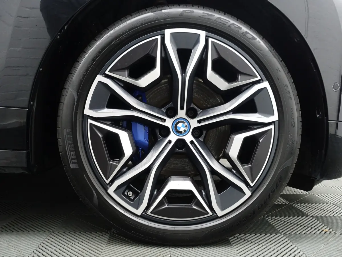 xDrive40 M Sport Plus 77 kWh- Stoelmassage, Harman Kardon, 360 Camera, Head Up, Memory Seats, Sfeerverlichting