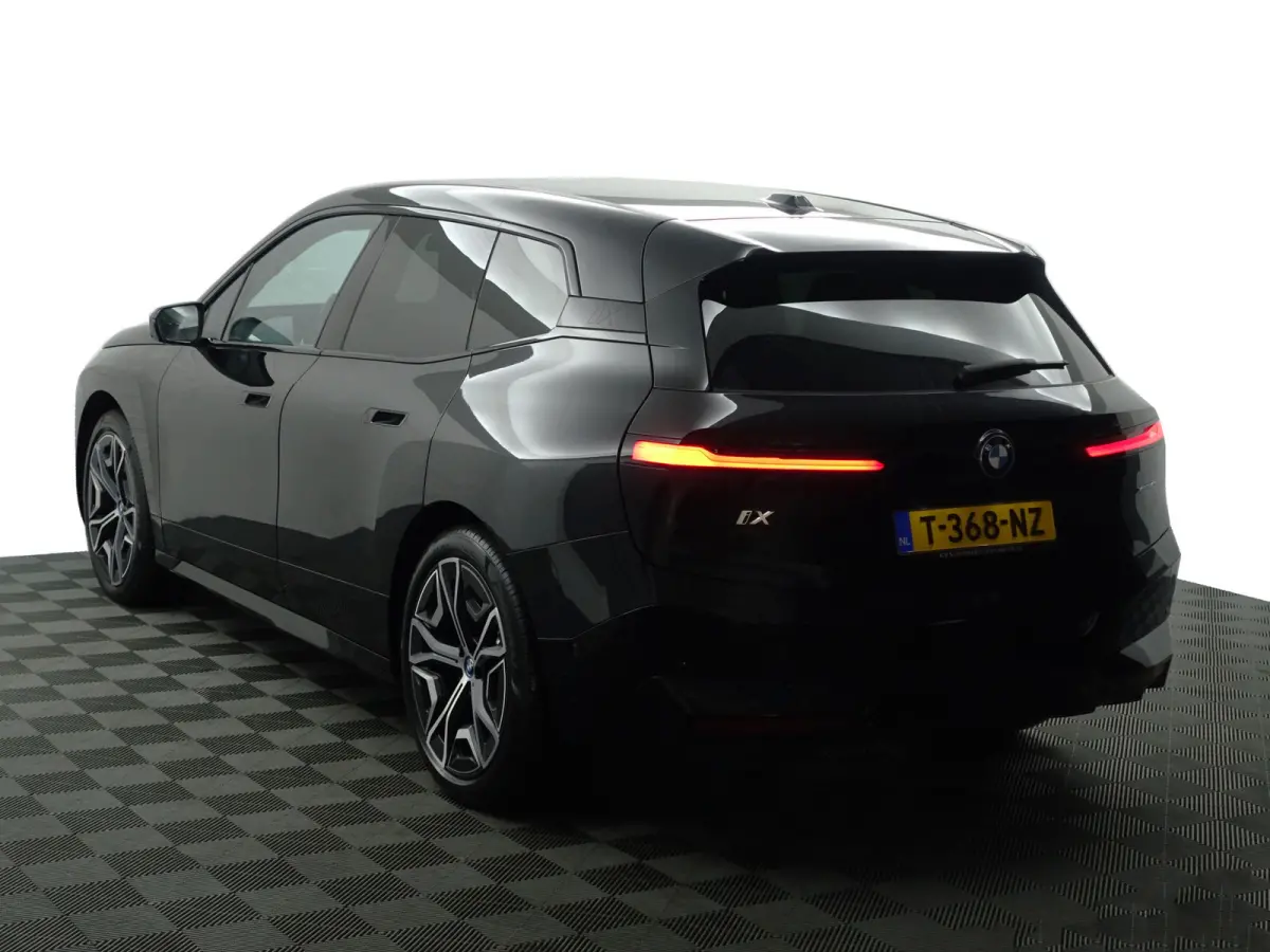 xDrive40 M Sport Plus 77 kWh- Stoelmassage, Harman Kardon, 360 Camera, Head Up, Memory Seats, Sfeerverlichting