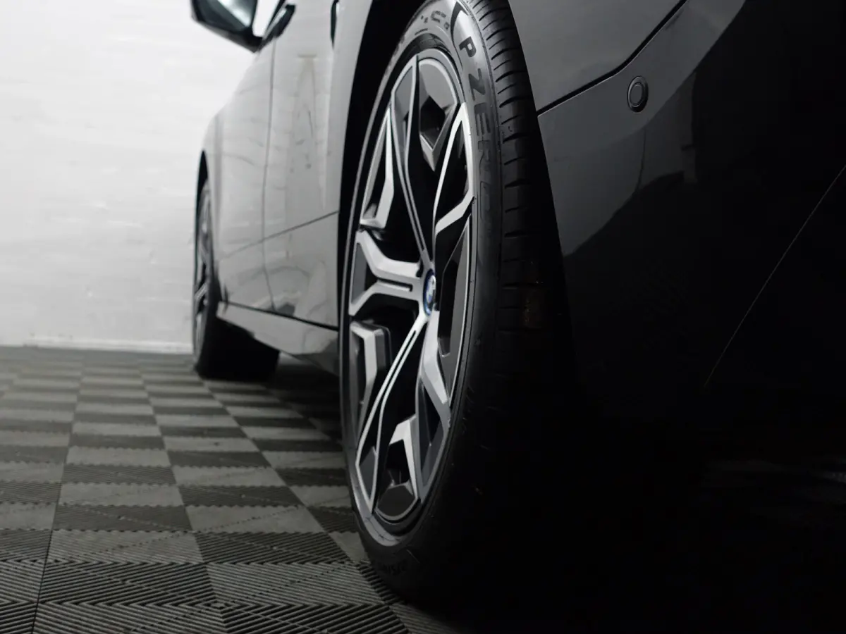 xDrive40 M Sport Plus 77 kWh- Stoelmassage, Harman Kardon, 360 Camera, Head Up, Memory Seats, Sfeerverlichting