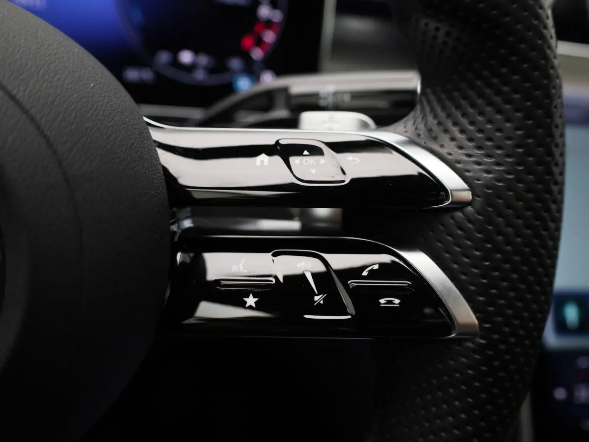300 e AMG Line | Automaat | Apple Carplay / Android Auto | Panoramadak | Sfeerverlichting | Achteruitrijcamera | Stoelverwarming |