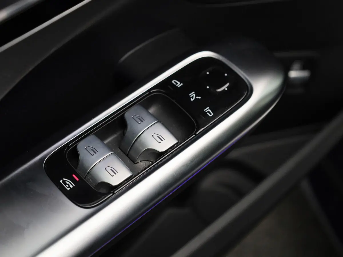 300 e AMG Line | Automaat | Apple Carplay / Android Auto | Panoramadak | Sfeerverlichting | Achteruitrijcamera | Stoelverwarming |