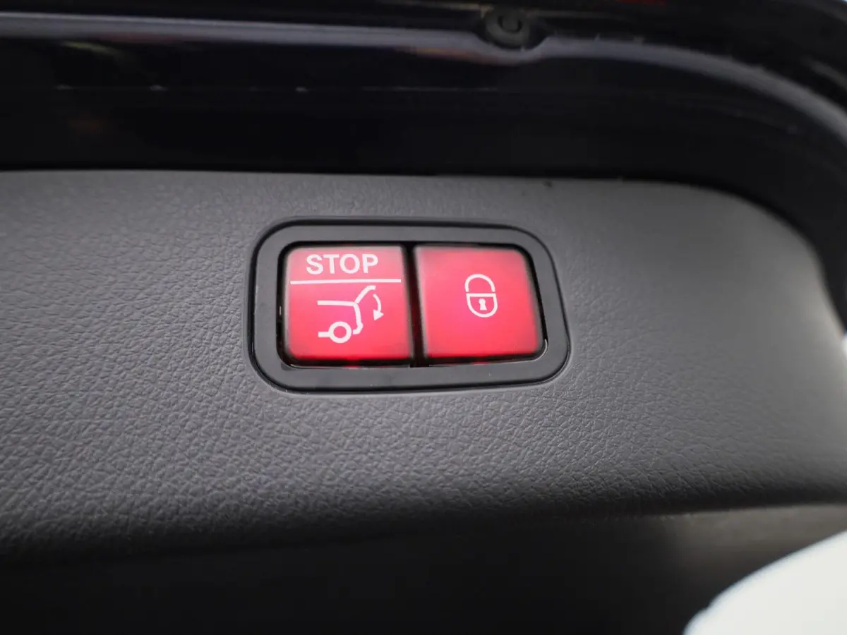300 e AMG Line | Automaat | Apple Carplay / Android Auto | Panoramadak | Sfeerverlichting | Achteruitrijcamera | Stoelverwarming |