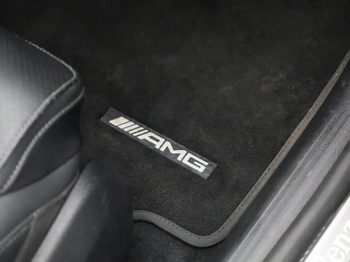 300 e AMG Line | Automaat | Apple Carplay / Android Auto | Panoramadak | Sfeerverlichting | Achteruitrijcamera | Stoelverwarming |