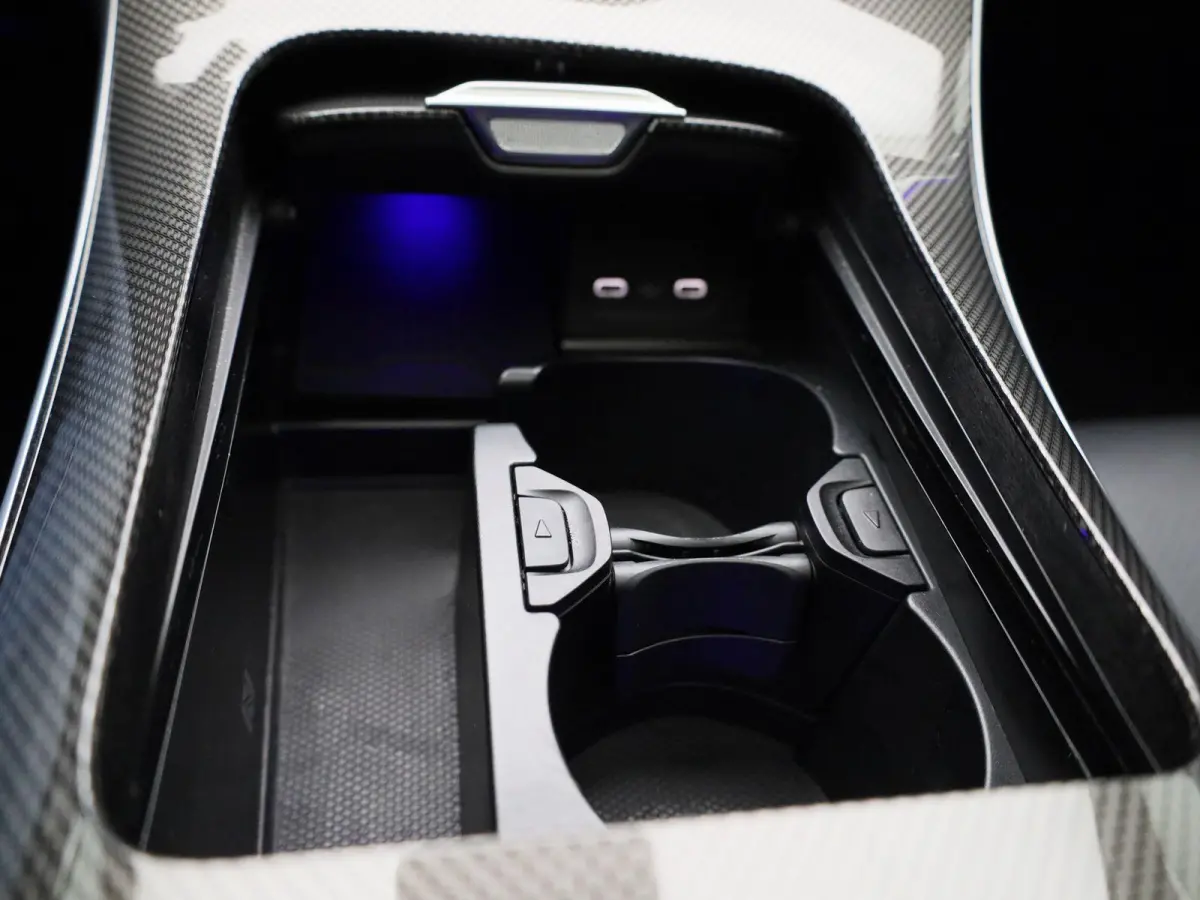 300 e AMG Line | Automaat | Apple Carplay / Android Auto | Panoramadak | Sfeerverlichting | Achteruitrijcamera | Stoelverwarming |