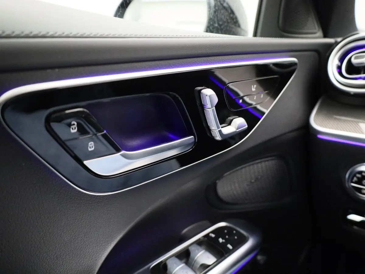300 e AMG Line | Automaat | Apple Carplay / Android Auto | Panoramadak | Sfeerverlichting | Achteruitrijcamera | Stoelverwarming |