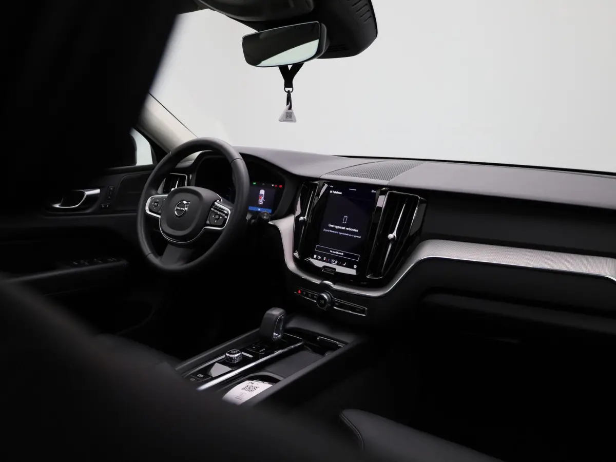 T6 PHEV AWD Plus Black Edition Aut. | PANO-SCHUIFDAK | STOEL-STUURWIELVERWARMING | HARMAN/KARDON | 360 CAMERA | LEER | STOELMEMORY