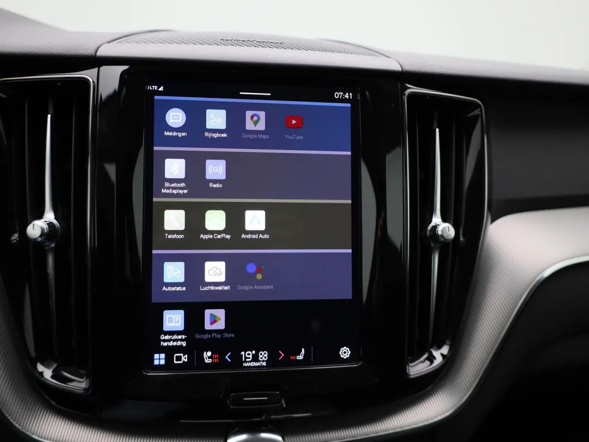 T6 PHEV AWD Plus Black Edition Aut. | PANO-SCHUIFDAK | STOEL-STUURWIELVERWARMING | HARMAN/KARDON | 360 CAMERA | LEER | STOELMEMORY