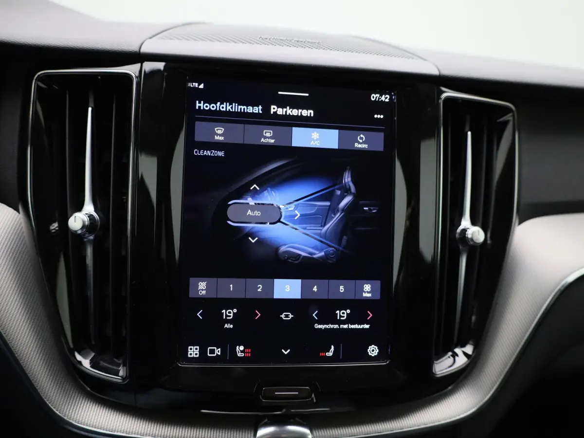 T6 PHEV AWD Plus Black Edition Aut. | PANO-SCHUIFDAK | STOEL-STUURWIELVERWARMING | HARMAN/KARDON | 360 CAMERA | LEER | STOELMEMORY