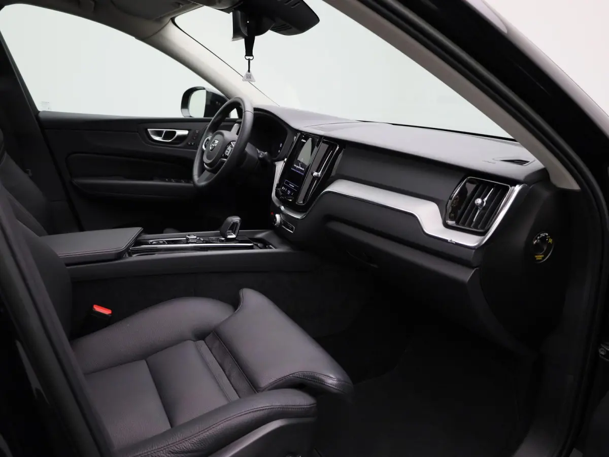 T6 PHEV AWD Plus Black Edition Aut. | PANO-SCHUIFDAK | STOEL-STUURWIELVERWARMING | HARMAN/KARDON | 360 CAMERA | LEER | STOELMEMORY