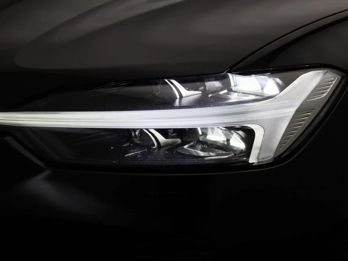 T6 PHEV AWD Plus Black Edition Aut. | PANO-SCHUIFDAK | STOEL-STUURWIELVERWARMING | HARMAN/KARDON | 360 CAMERA | LEER | STOELMEMORY