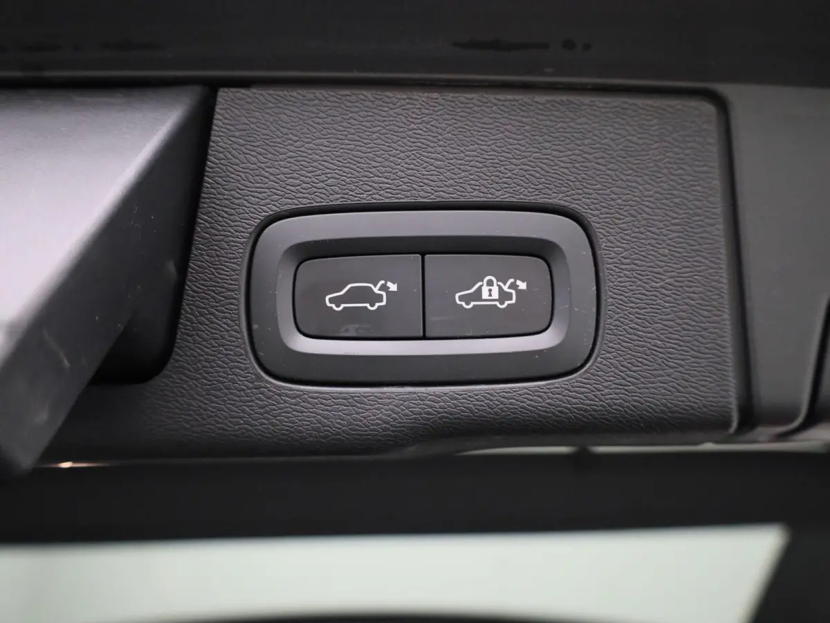 T6 PHEV AWD Plus Black Edition Aut. | PANO-SCHUIFDAK | STOEL-STUURWIELVERWARMING | HARMAN/KARDON | 360 CAMERA | LEER | STOELMEMORY