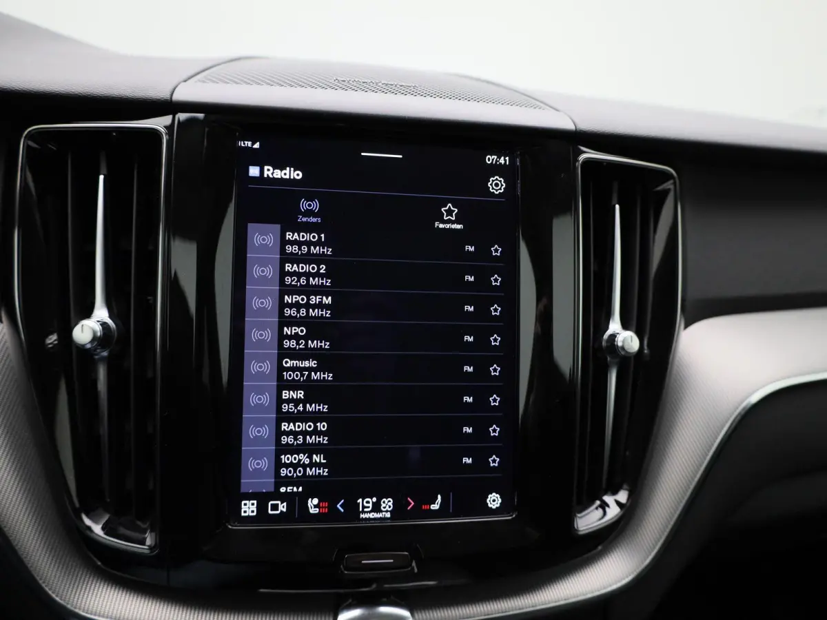 T6 PHEV AWD Plus Black Edition Aut. | PANO-SCHUIFDAK | STOEL-STUURWIELVERWARMING | HARMAN/KARDON | 360 CAMERA | LEER | STOELMEMORY