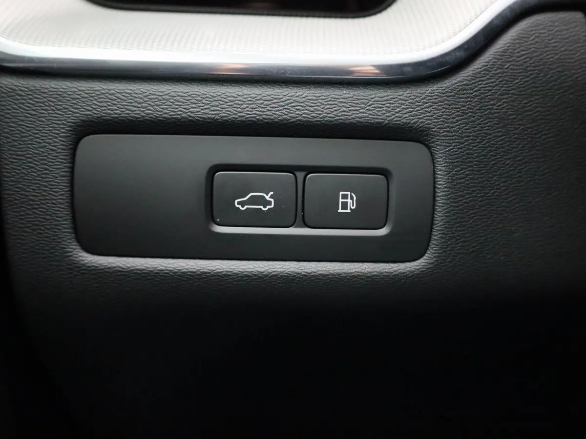 T6 PHEV AWD Plus Black Edition Aut. | PANO-SCHUIFDAK | STOEL-STUURWIELVERWARMING | HARMAN/KARDON | 360 CAMERA | LEER | STOELMEMORY