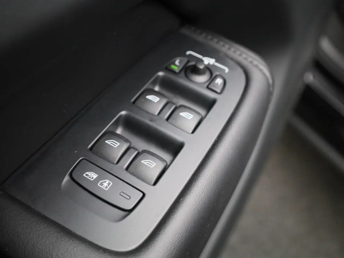 T6 PHEV AWD Plus Black Edition Aut. | PANO-SCHUIFDAK | STOEL-STUURWIELVERWARMING | HARMAN/KARDON | 360 CAMERA | LEER | STOELMEMORY