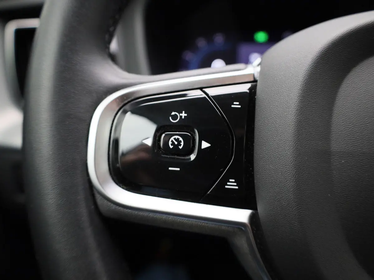 T6 PHEV AWD Plus Black Edition Aut. | PANO-SCHUIFDAK | STOEL-STUURWIELVERWARMING | HARMAN/KARDON | 360 CAMERA | LEER | STOELMEMORY