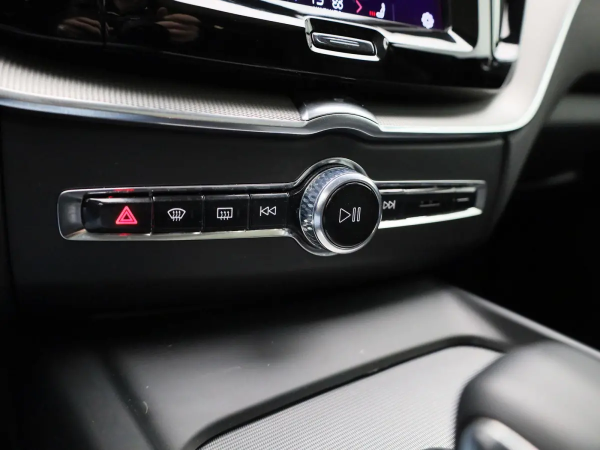 T6 PHEV AWD Plus Black Edition Aut. | PANO-SCHUIFDAK | STOEL-STUURWIELVERWARMING | HARMAN/KARDON | 360 CAMERA | LEER | STOELMEMORY
