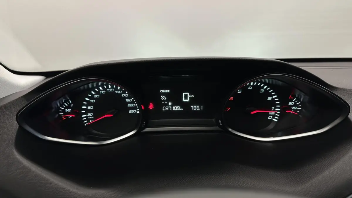 1.2 PureTech Blue Lease CARPLAY NAVI CRUISE ECC.