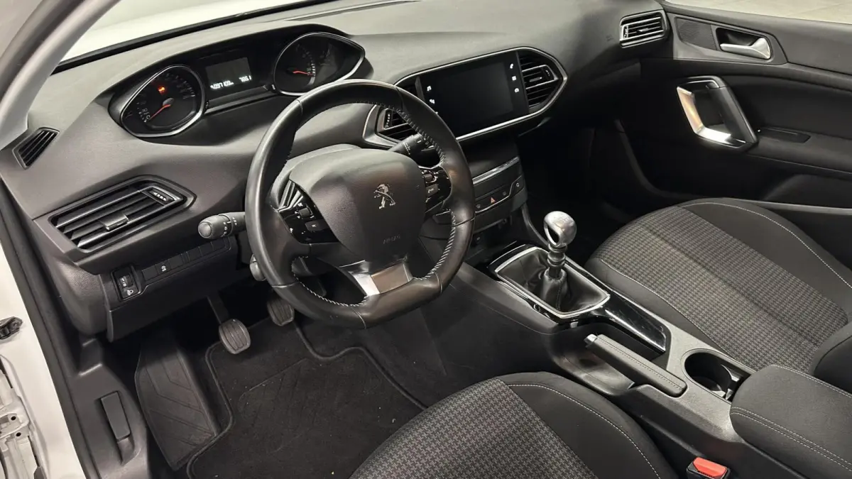 1.2 PureTech Blue Lease CARPLAY NAVI CRUISE ECC.