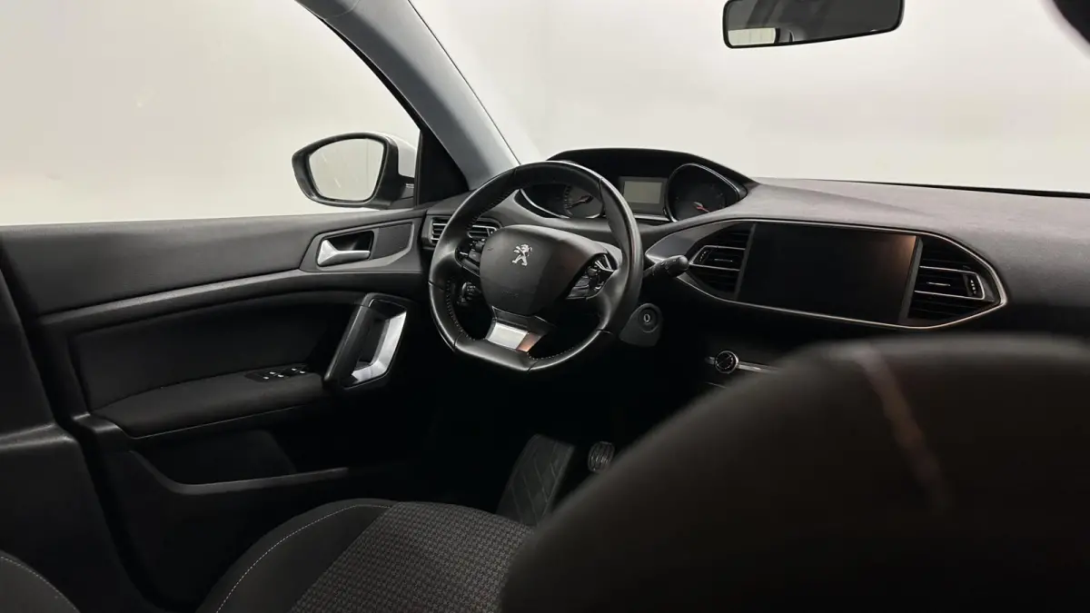 1.2 PureTech Blue Lease CARPLAY NAVI CRUISE ECC.