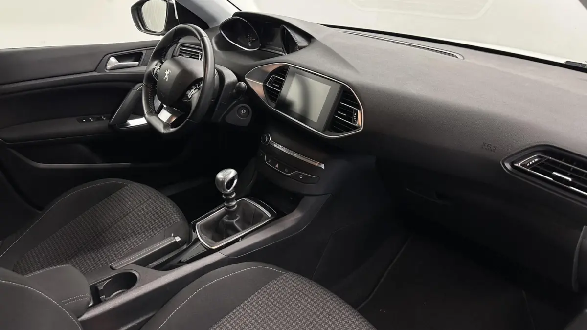 1.2 PureTech Blue Lease CARPLAY NAVI CRUISE ECC.