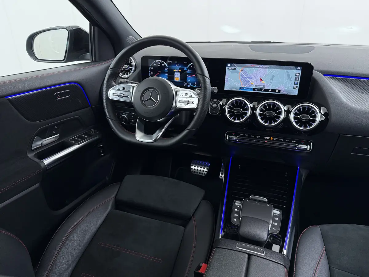 180 AMG // Camera // Elek. Achterklep // Sfeerverlichting // Night pakket // 19" AMG Velgen // LED