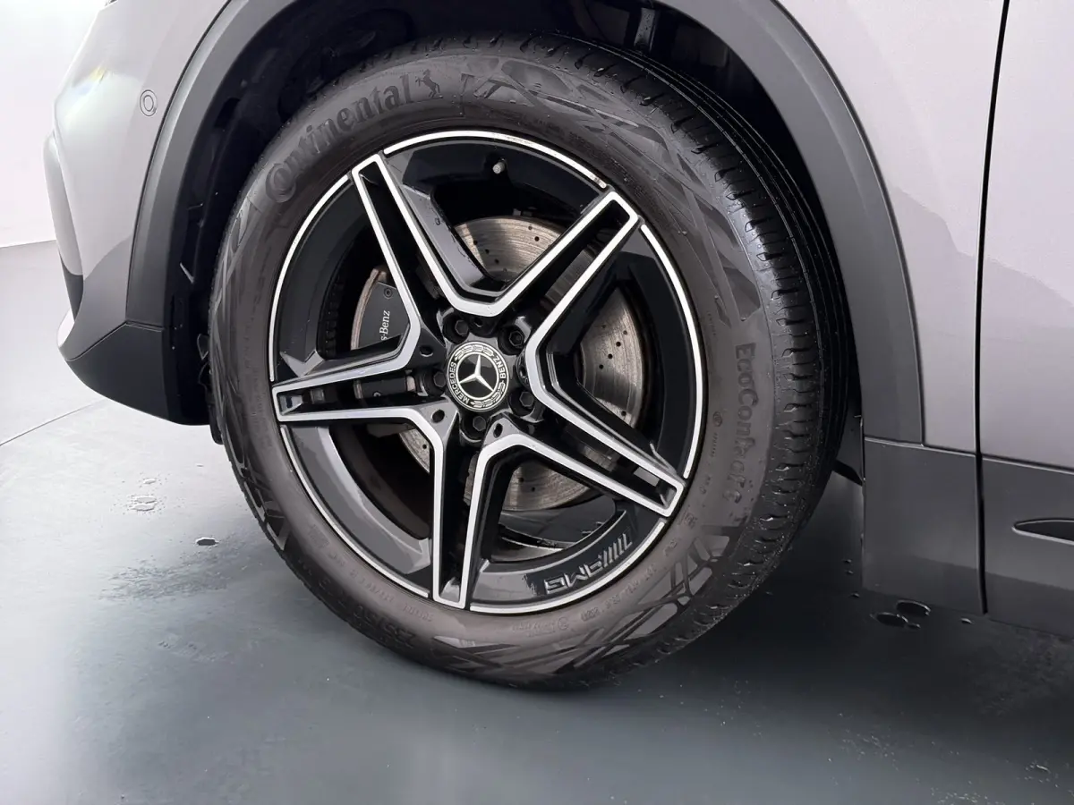 180 AMG // Camera // Elek. Achterklep // Sfeerverlichting // Night pakket // 19" AMG Velgen // LED
