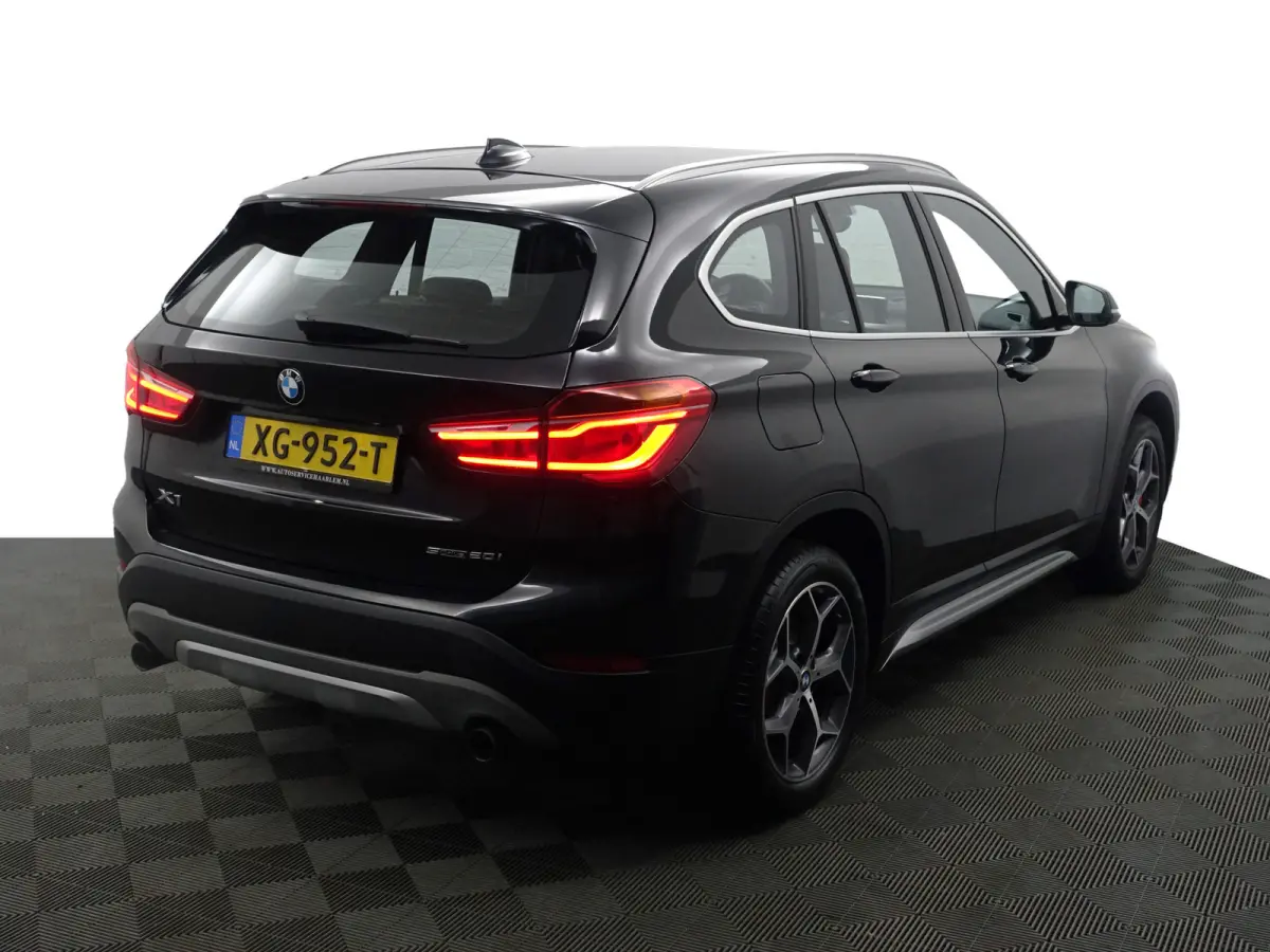 sDrive20i High Executive Aut- NAP 130dkm, Dealer Onderhouden, Head Up, Leder Interieur, Sfeerverlichting, Xenon Led