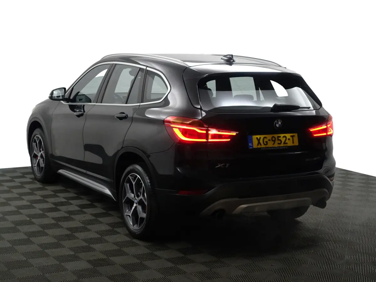 sDrive20i High Executive Aut- NAP 130dkm, Dealer Onderhouden, Head Up, Leder Interieur, Sfeerverlichting, Xenon Led