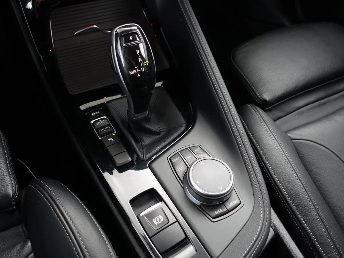 sDrive20i High Executive Aut- NAP 130dkm, Dealer Onderhouden, Head Up, Leder Interieur, Sfeerverlichting, Xenon Led