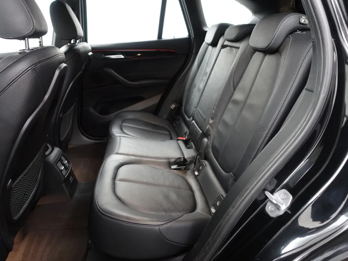 sDrive20i High Executive Aut- NAP 130dkm, Dealer Onderhouden, Head Up, Leder Interieur, Sfeerverlichting, Xenon Led