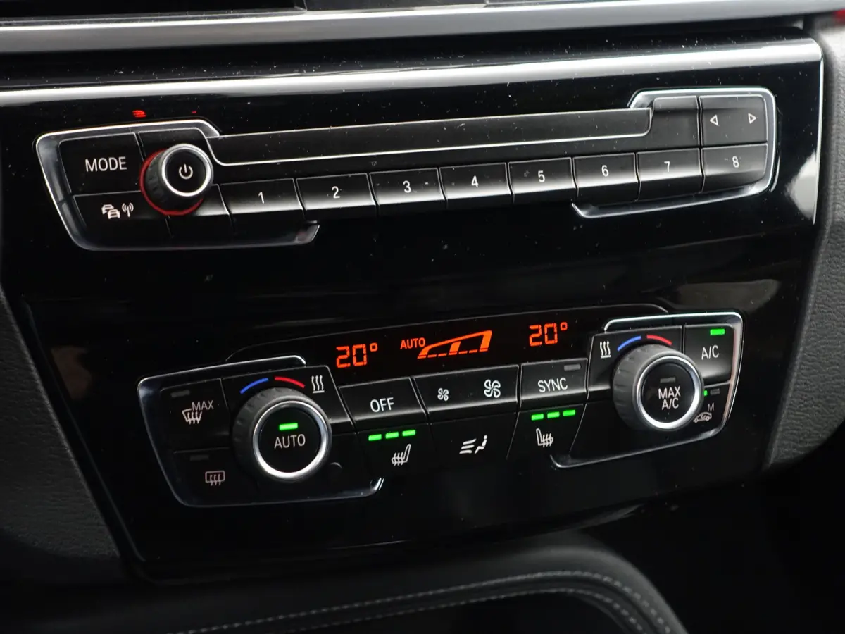 sDrive20i High Executive Aut- NAP 130dkm, Dealer Onderhouden, Head Up, Leder Interieur, Sfeerverlichting, Xenon Led