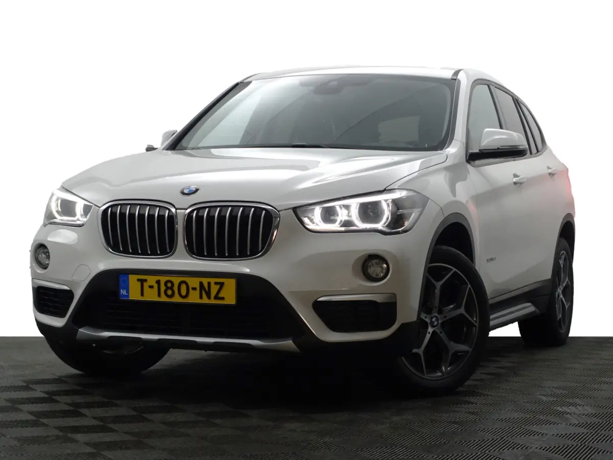 sDrive18i High Executive Aut- Leder Interieur, Stoelverwarming, Sfeerverlichting, Park Assist, Xenon Led, Privacy Glass