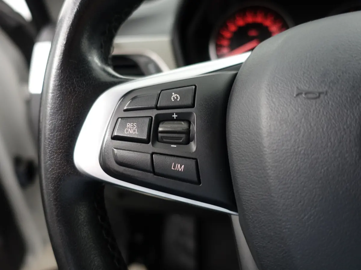 sDrive18i High Executive Aut- Leder Interieur, Stoelverwarming, Sfeerverlichting, Park Assist, Xenon Led, Privacy Glass