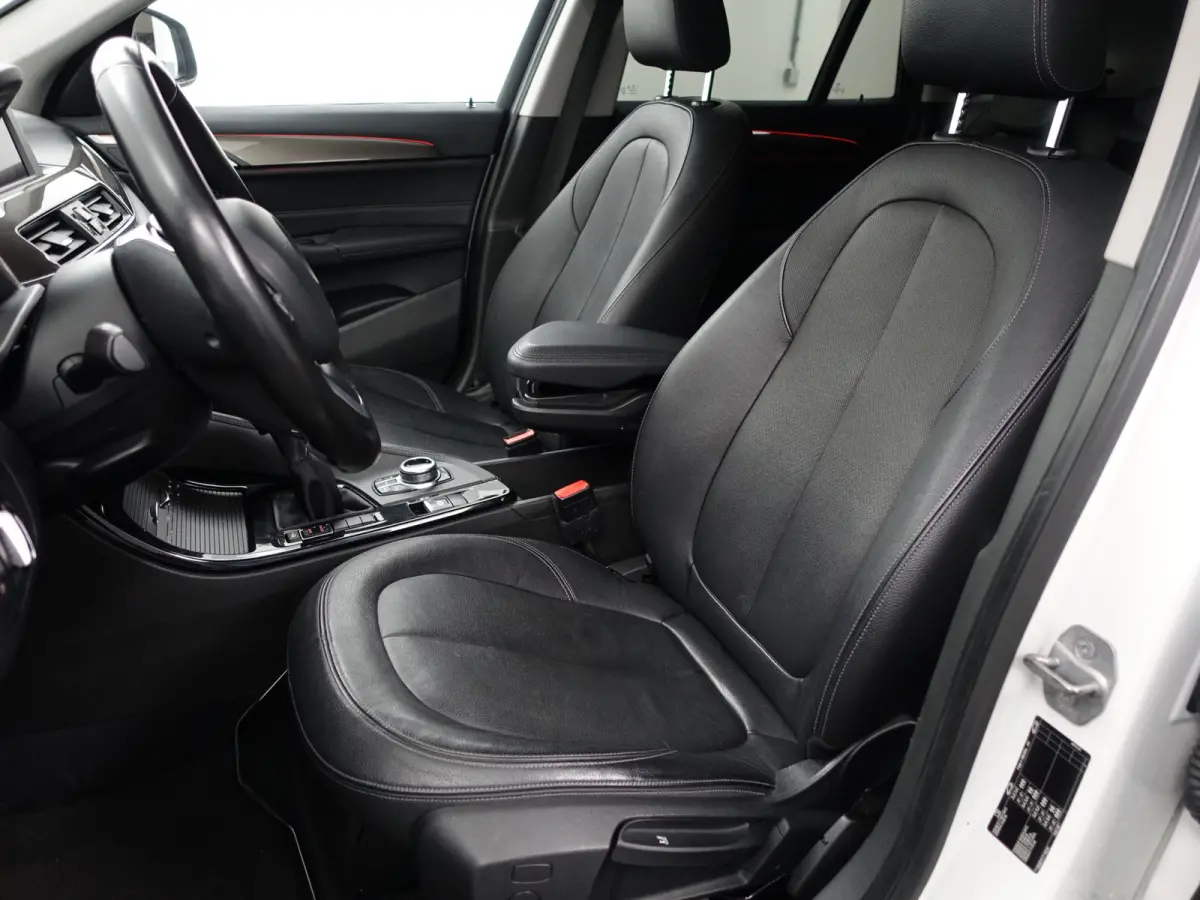 sDrive18i High Executive Aut- Leder Interieur, Stoelverwarming, Sfeerverlichting, Park Assist, Xenon Led, Privacy Glass