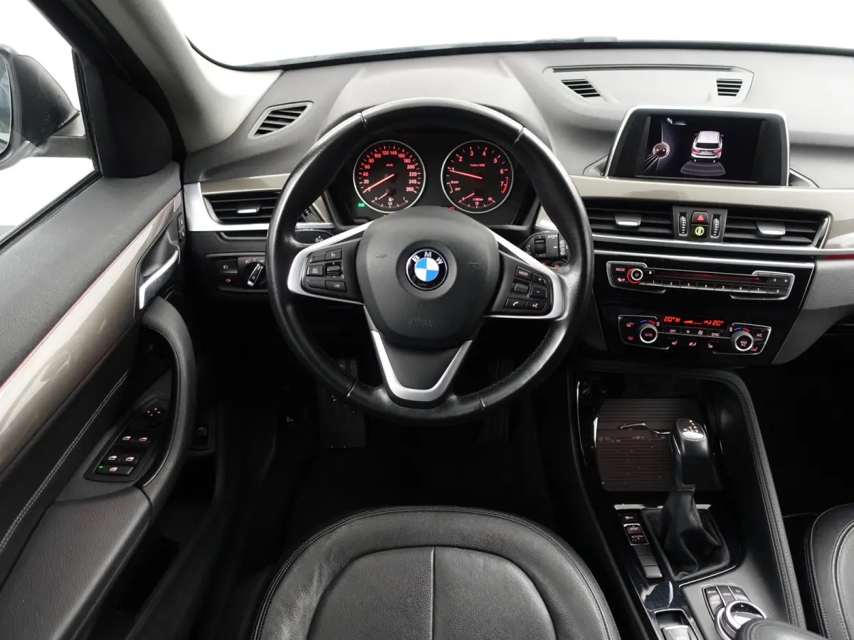 sDrive18i High Executive Aut- Leder Interieur, Stoelverwarming, Sfeerverlichting, Park Assist, Xenon Led, Privacy Glass