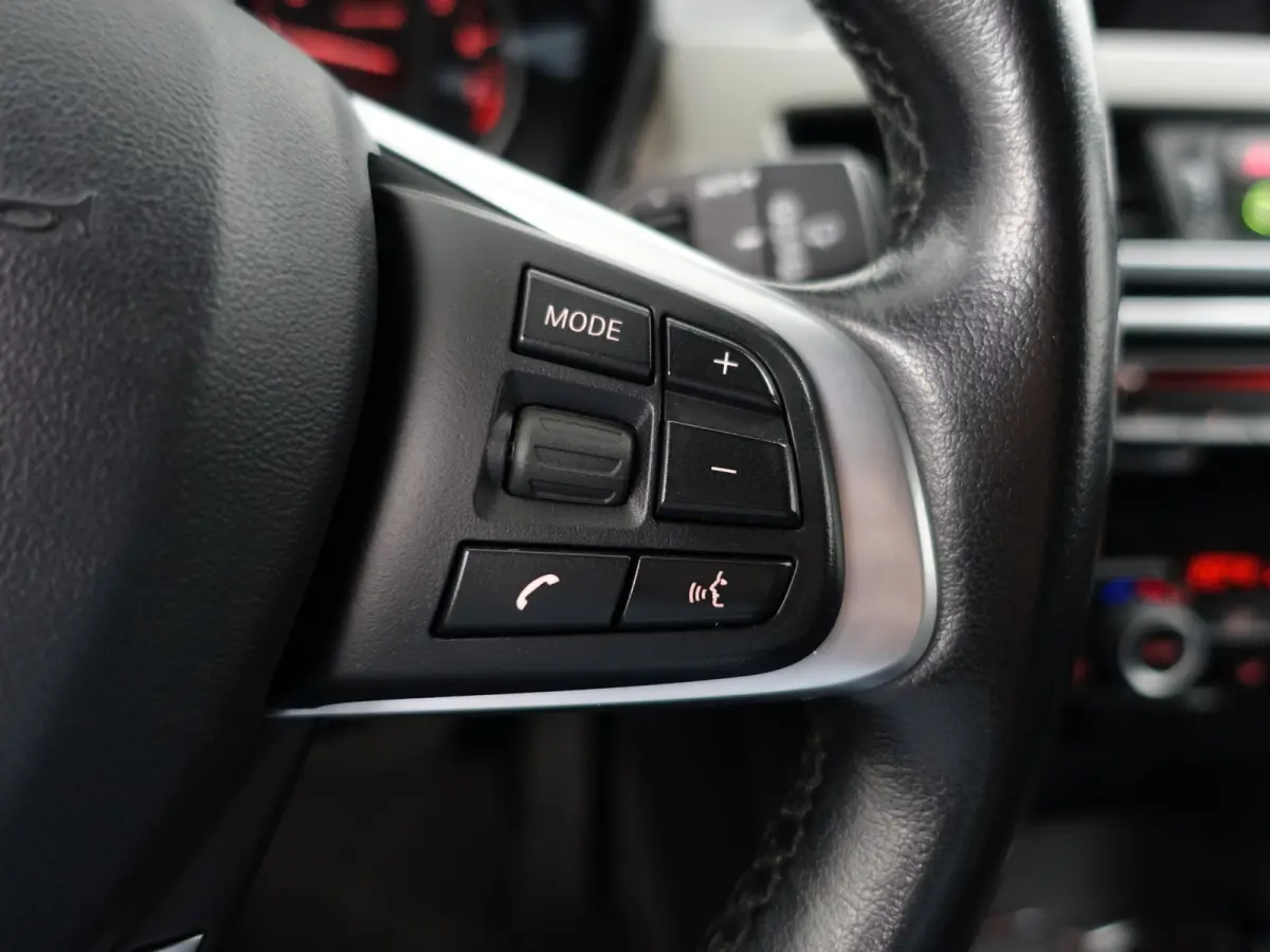 sDrive18i High Executive Aut- Leder Interieur, Stoelverwarming, Sfeerverlichting, Park Assist, Xenon Led, Privacy Glass