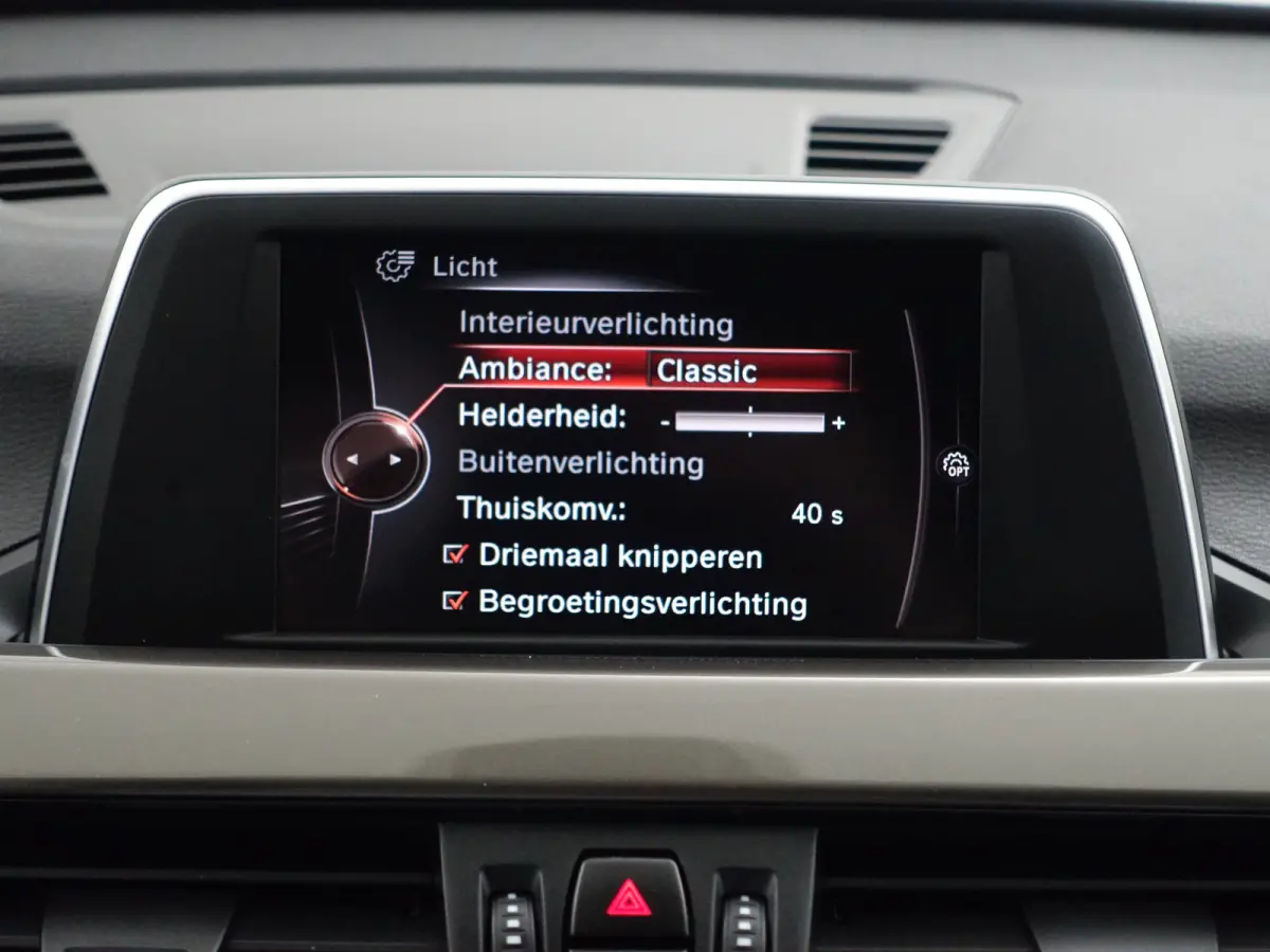 sDrive18i High Executive Aut- Leder Interieur, Stoelverwarming, Sfeerverlichting, Park Assist, Xenon Led, Privacy Glass