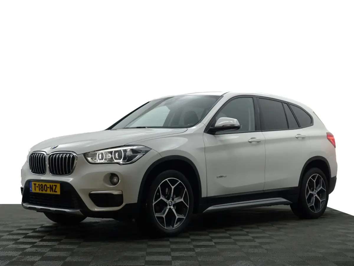 sDrive18i High Executive Aut- Leder Interieur, Stoelverwarming, Sfeerverlichting, Park Assist, Xenon Led, Privacy Glass