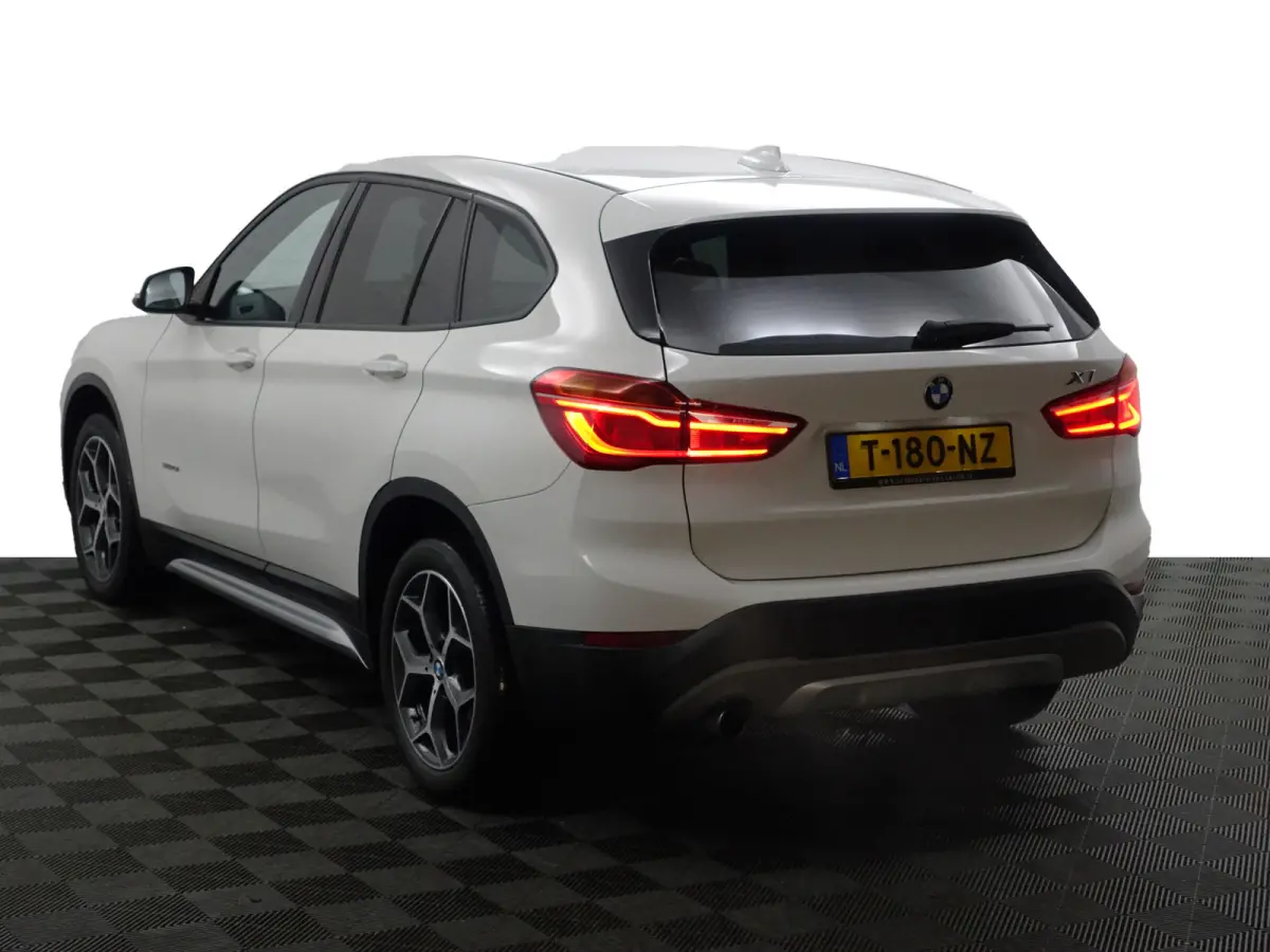 sDrive18i High Executive Aut- Leder Interieur, Stoelverwarming, Sfeerverlichting, Park Assist, Xenon Led, Privacy Glass