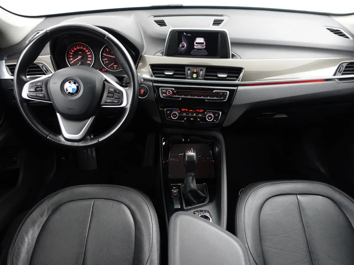 sDrive18i High Executive Aut- Leder Interieur, Stoelverwarming, Sfeerverlichting, Park Assist, Xenon Led, Privacy Glass