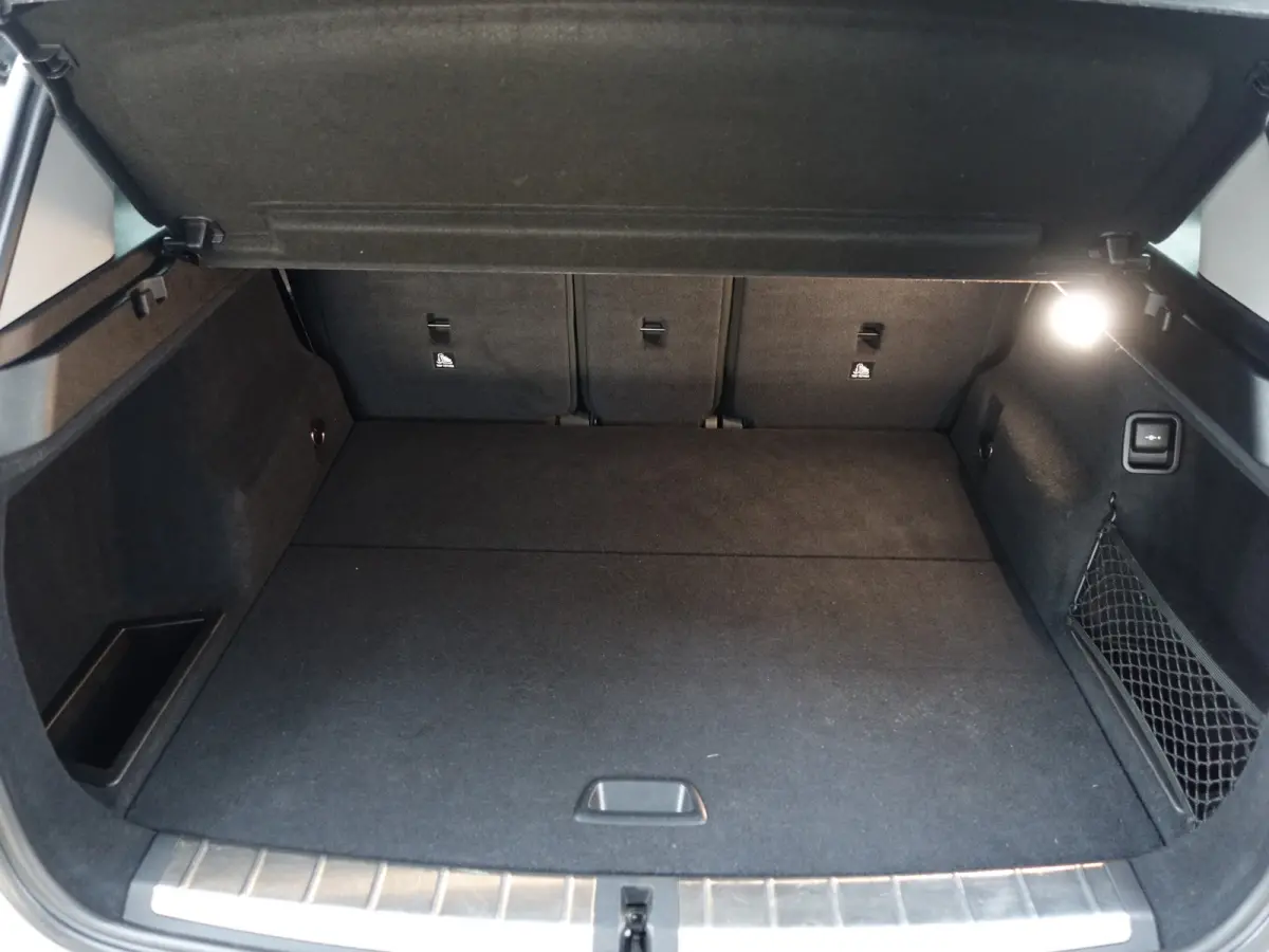 sDrive18i High Executive Aut- Leder Interieur, Stoelverwarming, Sfeerverlichting, Park Assist, Xenon Led, Privacy Glass