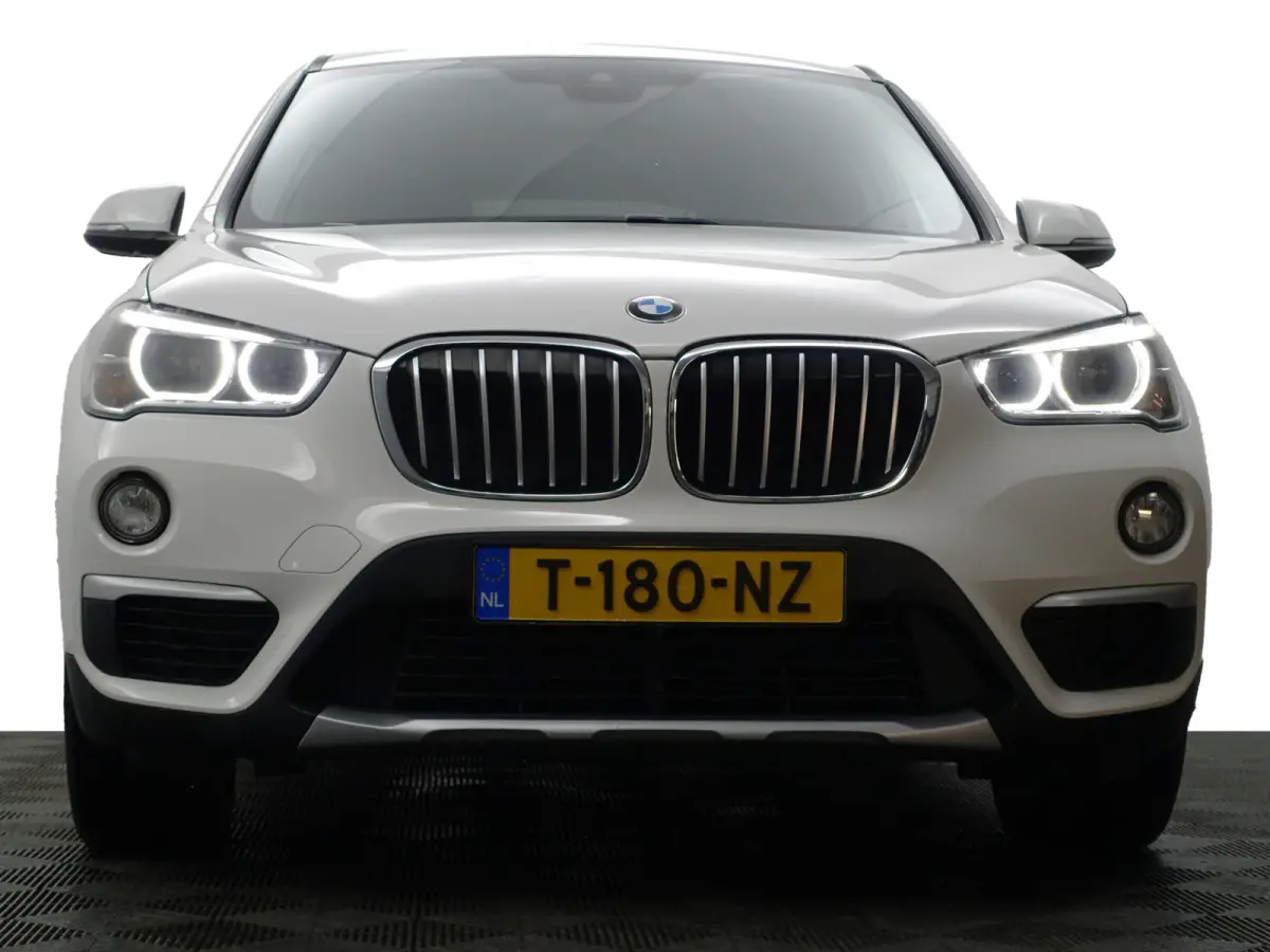 sDrive18i High Executive Aut- Leder Interieur, Stoelverwarming, Sfeerverlichting, Park Assist, Xenon Led, Privacy Glass
