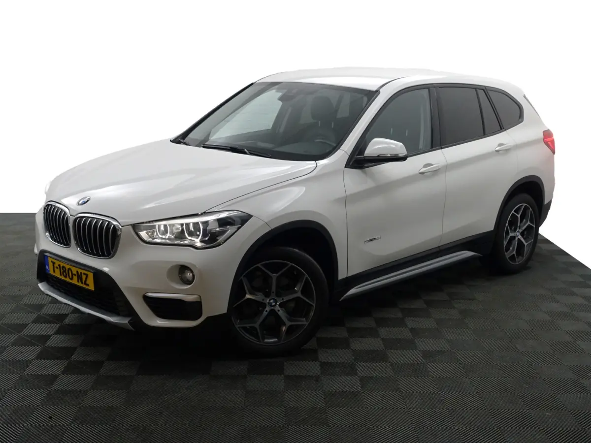 sDrive18i High Executive Aut- Leder Interieur, Stoelverwarming, Sfeerverlichting, Park Assist, Xenon Led, Privacy Glass