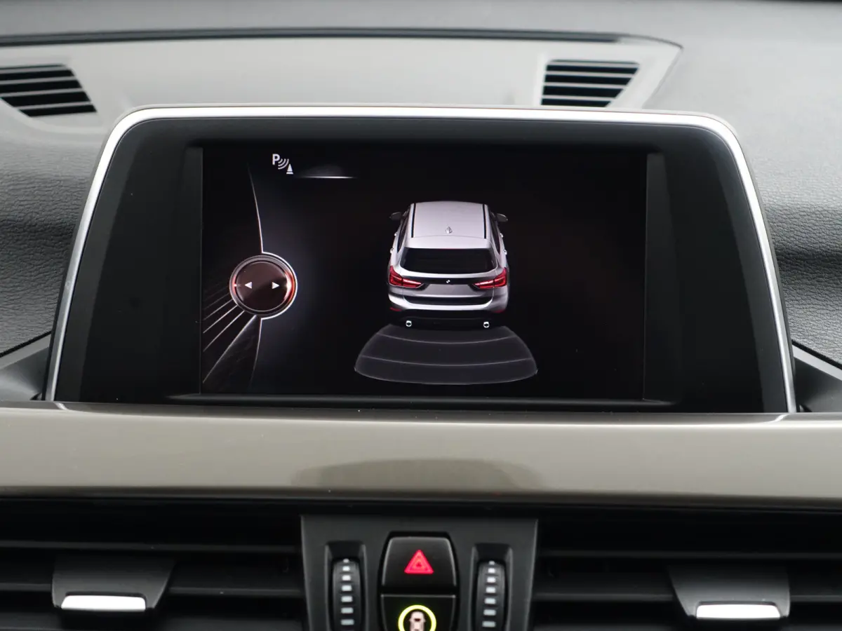 sDrive18i High Executive Aut- Leder Interieur, Stoelverwarming, Sfeerverlichting, Park Assist, Xenon Led, Privacy Glass