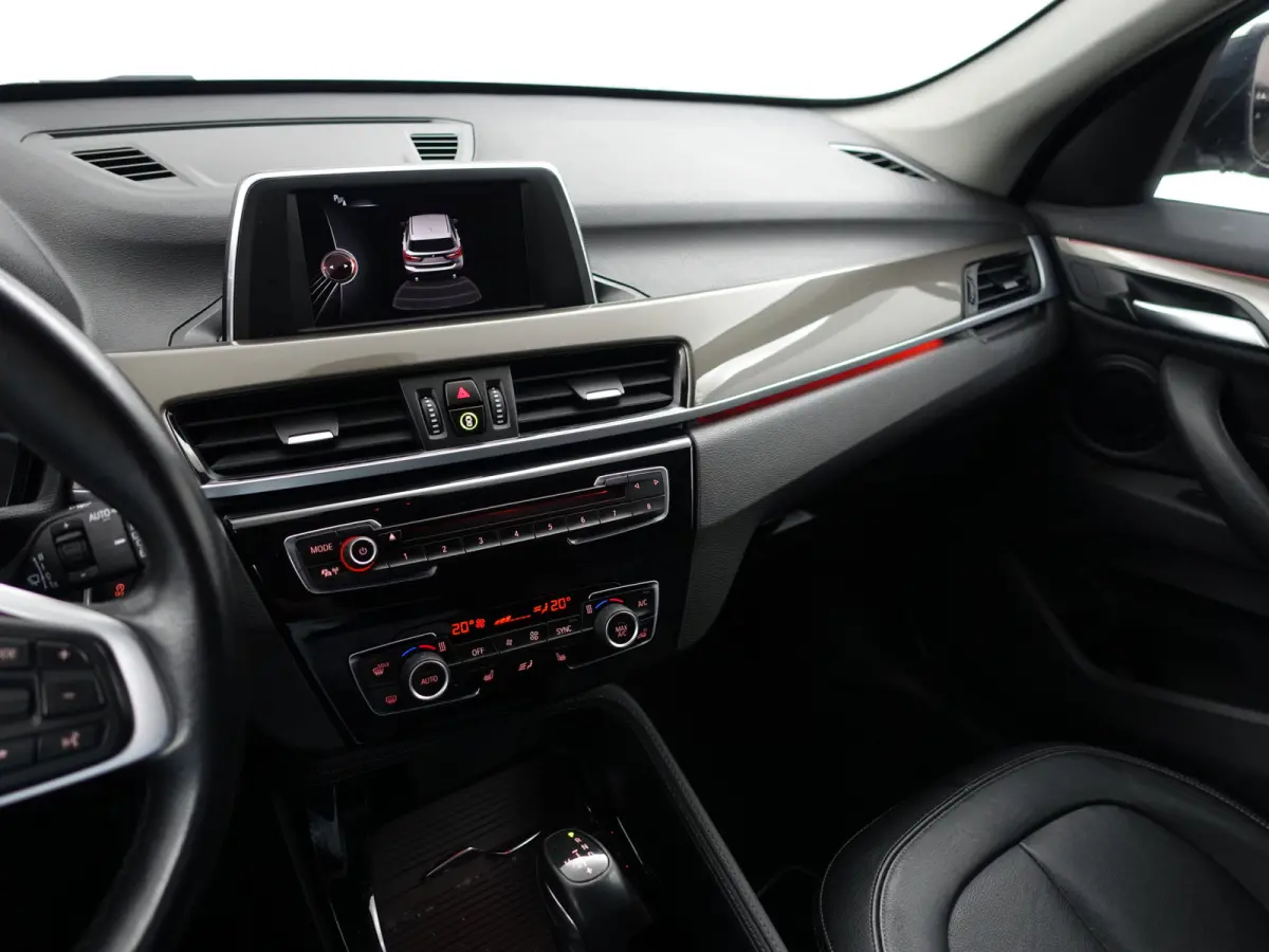 sDrive18i High Executive Aut- Leder Interieur, Stoelverwarming, Sfeerverlichting, Park Assist, Xenon Led, Privacy Glass