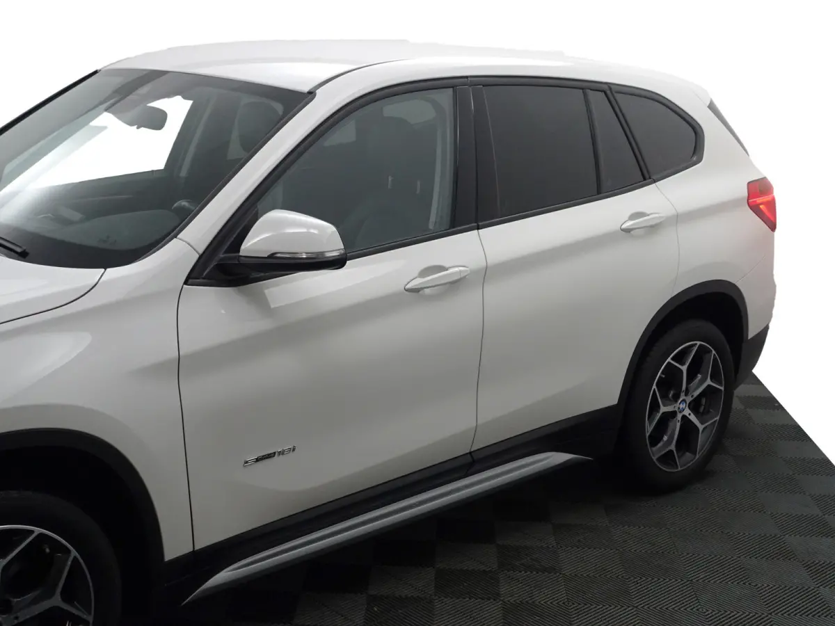 sDrive18i High Executive Aut- Leder Interieur, Stoelverwarming, Sfeerverlichting, Park Assist, Xenon Led, Privacy Glass